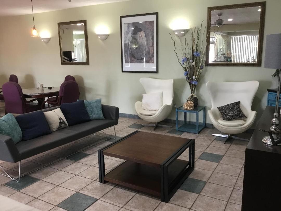 Houston Inn And Suites Экстерьер фото