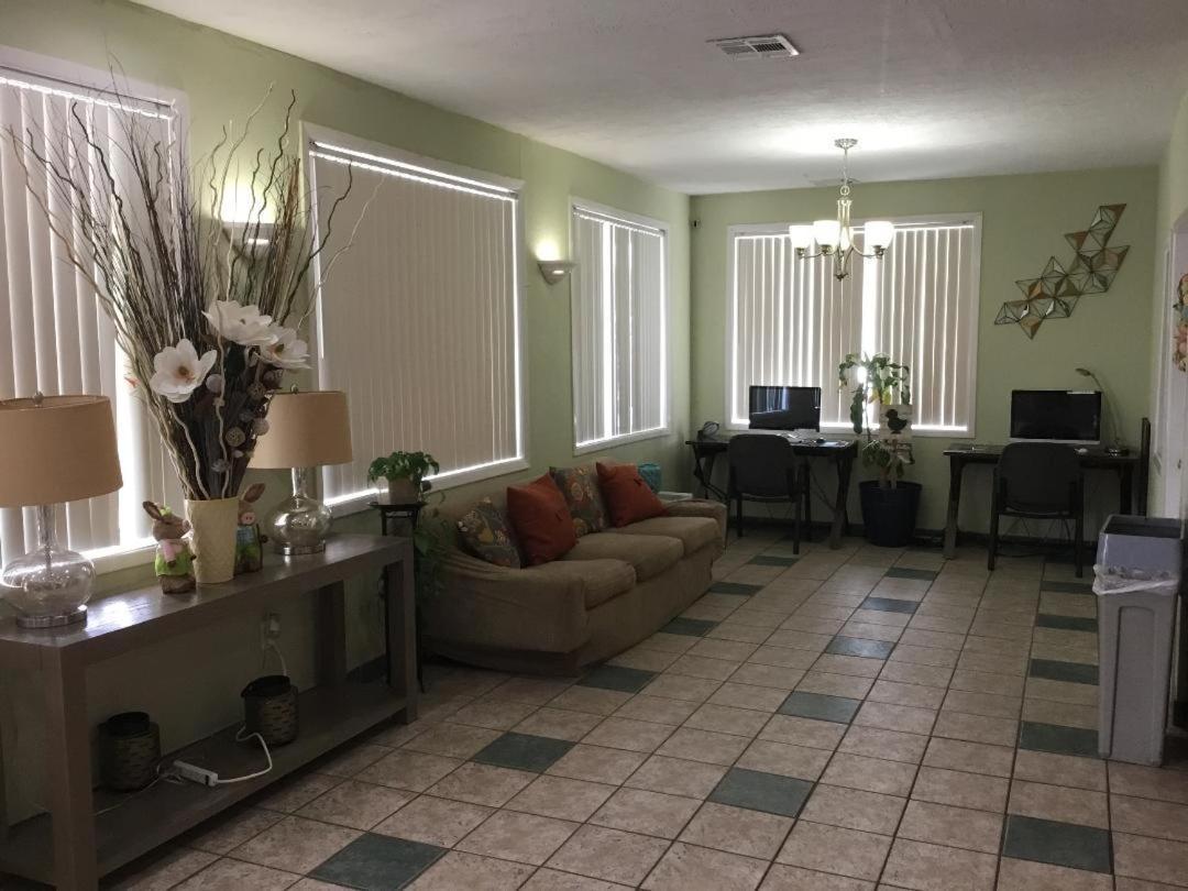 Houston Inn And Suites Экстерьер фото